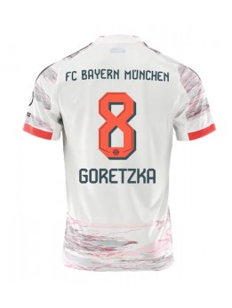 Billige Bayern Munich Leon Goretzka #8 Bortedrakt 2025-26 Kortermet